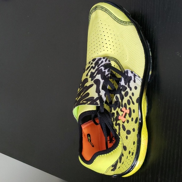 Under armour Micro G Toxic 6 Poison frog. sz 9.5 Pre-owned. Yellow & black - Picture 5 of 10